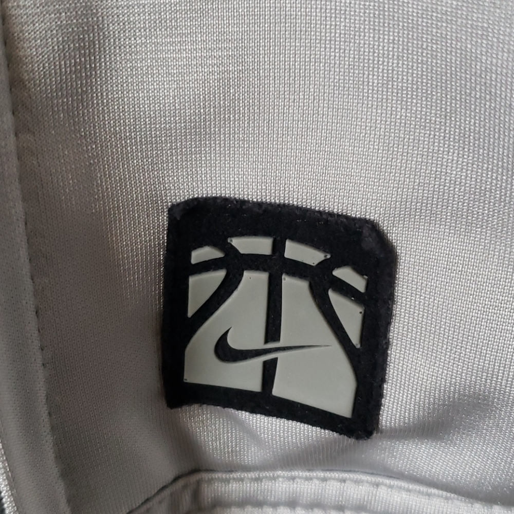 Nike jacket - Picture 2 of 7
